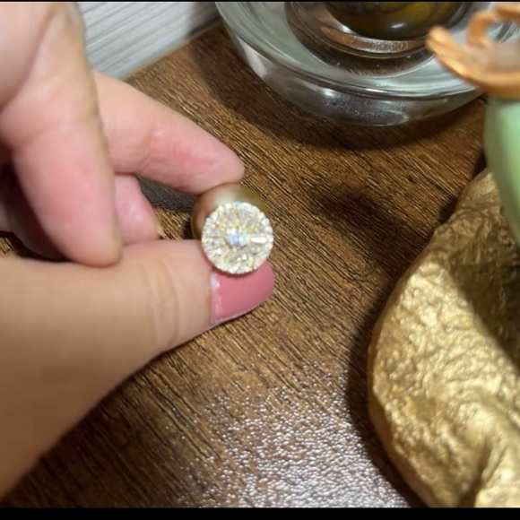 Gorgeous light brown pearl back swarovski elements stud earrings - Picture 11 of 12